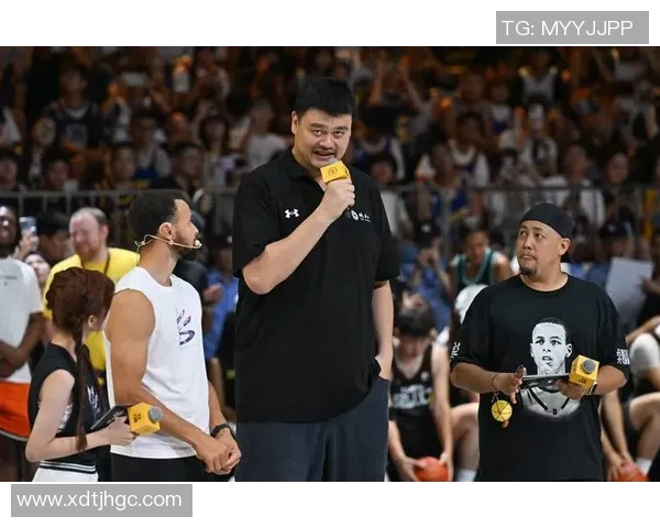 姚明身高直观展示篮球巨星的风采与力量感受